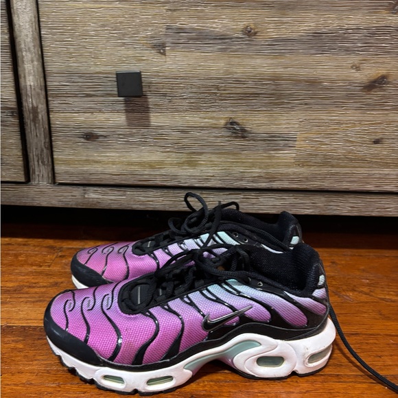 Nike Air Max Plus GS ‘Aurora Hyper Violet - Picture 2 of 8